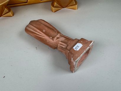 Lot comprenant :
- SAINT CLEMENT.
Garniture...