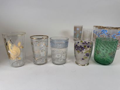 Collection de 38 verres de communion ou verre...