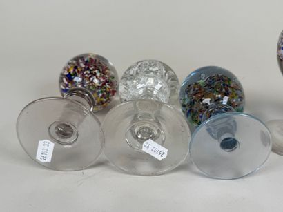 Six boules sulfure ou presse-papiers en verre...