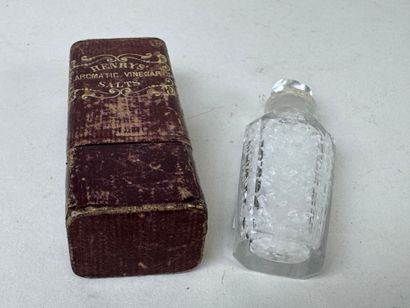 HARRY'S.
Small faceted crystal salt flask.
Presented...