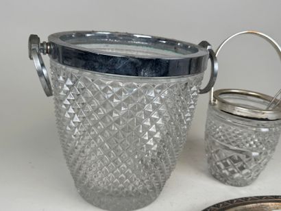 Lot en métal argenté et verre comprenant...