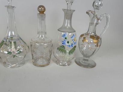 Six carafons ou carafes certaines partiellement...