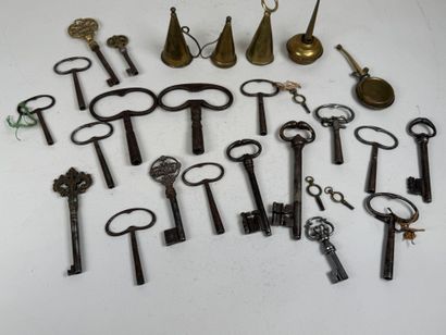 Collection of 22 metal keys for watches,...