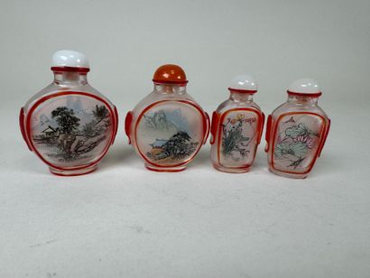 ASIE, XXe.
Quatre petites tabatières en verre...