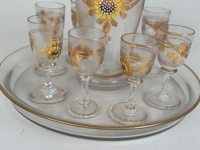 Service à liqueur en verre émaillé décoré...