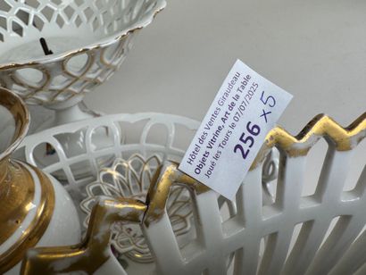 Lot d'écrins pour bijoux en cuir et velours.
12...