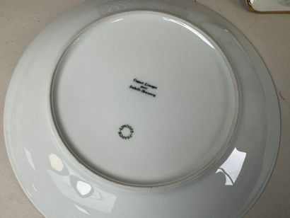 Lot comprenant :
- trois pots couverts en...