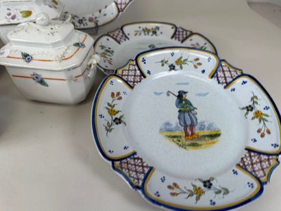 H.B. QUIMPER.
Deux plats de service, 3 assiettes...