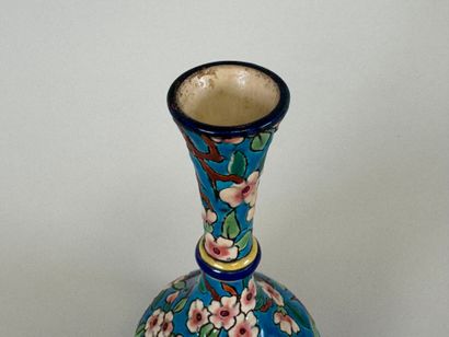 LONGWY.
Small polychrome earthenware soliflore...