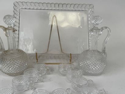 BACCARAT, attribué à.
Petit nécessaire à...