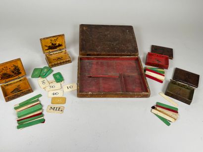 Petit coffret à jetons en bois laqué à décor...