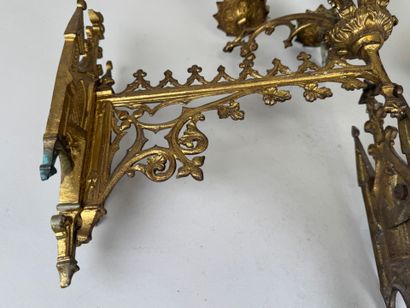 Pair of openwork brass sconces with 6 lights.
Neo-Gothic...