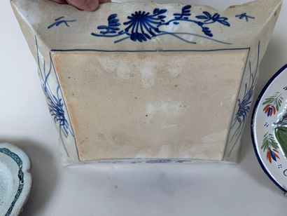 Earthenware and porcelain lot comprising:...