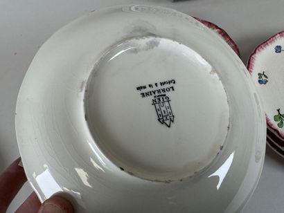 Set in earthenware and polychrome porcelain...