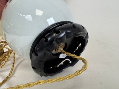 ASIE, XXe.
Vase monté en lampe en porcelaine...