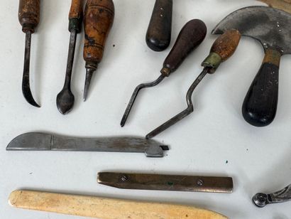 BLANCHARD à Paris, et divers.
Outils de bourreliers...