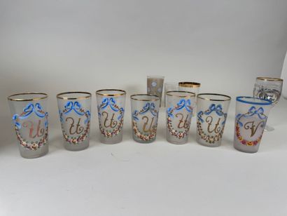Collection de 38 verres de communion ou verre...