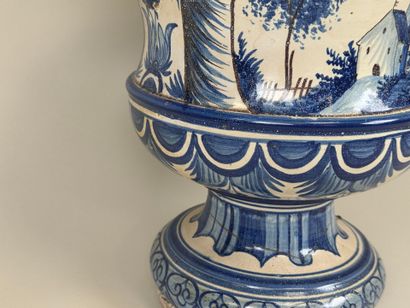 NEVERS, early 20th century.
Glazed earthenware...