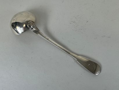 Louche en argent, modèle à filets, le revers...