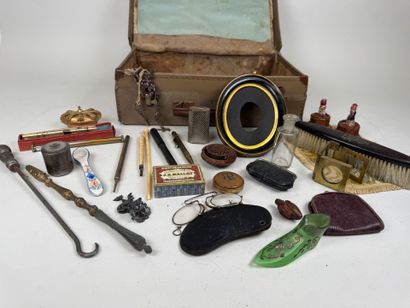 Important lot of display items including...