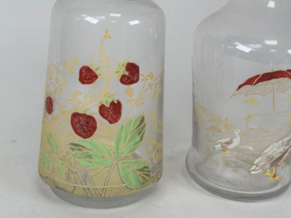 Deux carafes en verre à décor émaillé et...