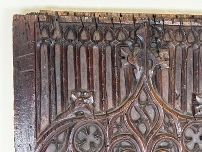 Panneau de meuble en chêne mouluré et sculpté...