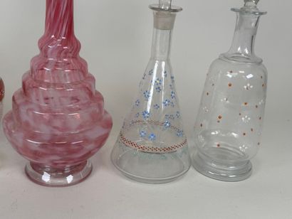 Six carafons en verre à décor émaillé et...