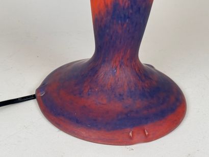 Le Verre Français, dans le goût de.
Lampe...
