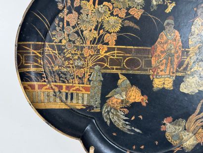 JAPON, début XXe.
Plateau de forme chantournée...