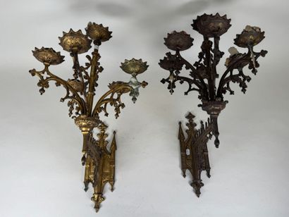 Pair of openwork brass sconces with 6 lights.
Neo-Gothic...