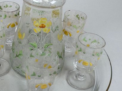 Service à liqueur en verre émaillé décoré...