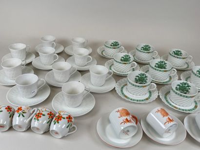 HAVILAND à Limoges.
8 tasses et 8 sous-tasses...