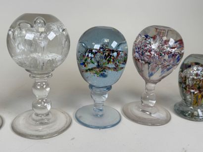Six boules sulfure ou presse-papiers en verre...