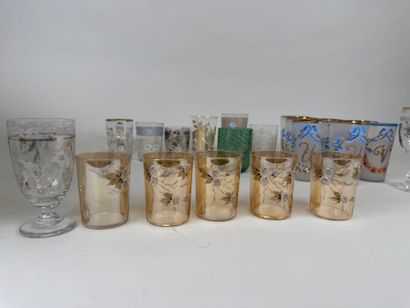 Collection de 38 verres de communion ou verre...