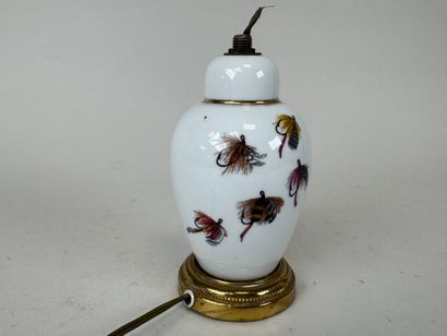 Petit pied de lampe en porcelaine à décor...