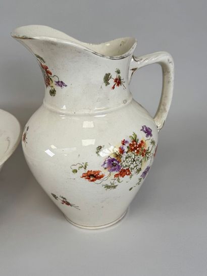 HAMAGE.
A polychrome and gold earthenware...