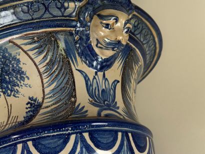 NEVERS, early 20th century.
Glazed earthenware...