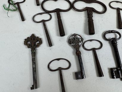 Collection of 22 metal keys for watches,...