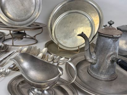 Lot of silver-plated or pewter platerie (some...