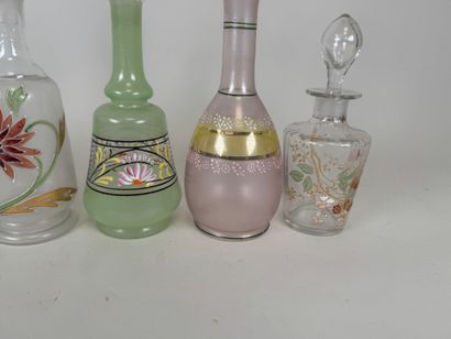 Six carafons ou carafes certaines partiellement...