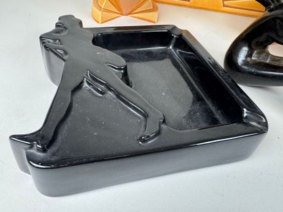 Lot comprenant :
- SAINT CLEMENT.
Garniture...