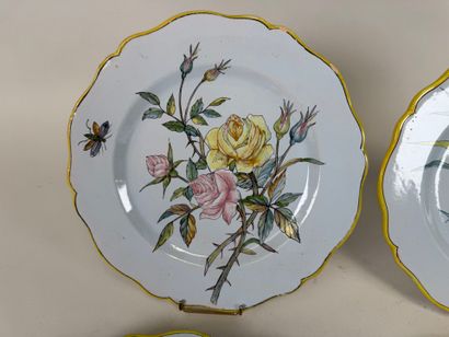 PORQUE-BEAU. 
Série de quatre assiettes à...