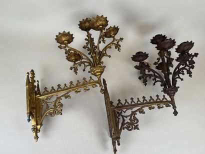 Pair of openwork brass sconces with 6 lights.
Neo-Gothic...