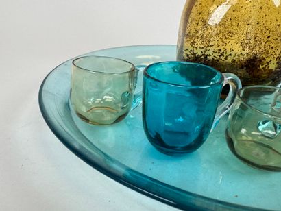 Ensemble en verre coloré comprenant un plateau...