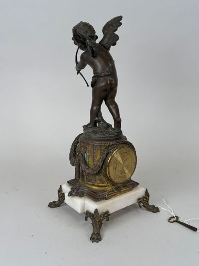 École, XIXe.
Amour.
Petite pendule en régule...