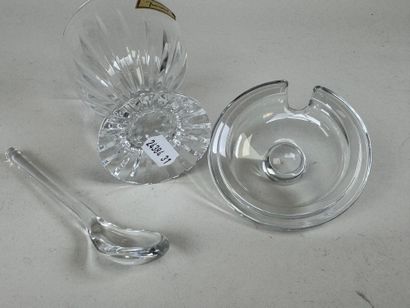 BACCARAT.
Petit moutardier en cristal.
Avec...