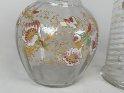 Deux carafes en verre à décor émaillé et...