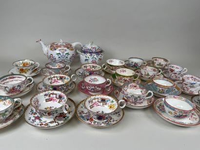 MINTON and others. Important collection of...
