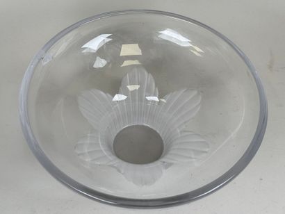 VANNES.
Circular bowl on heel in crystal...