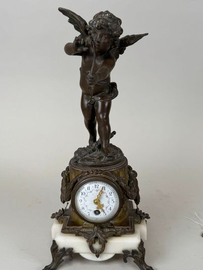 École, XIXe.
Amour.
Petite pendule en régule...